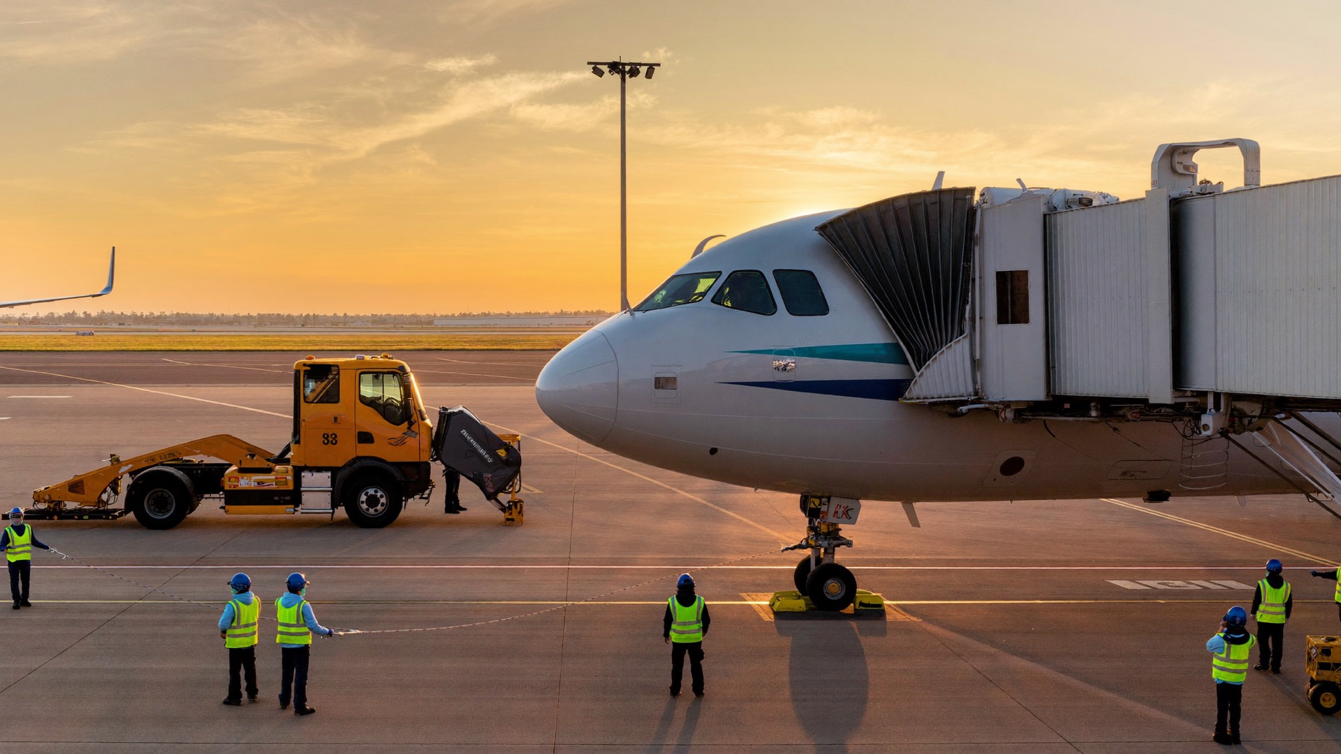 Ramp crew receiving an aircraft